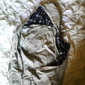 Sleevless hooded shirt